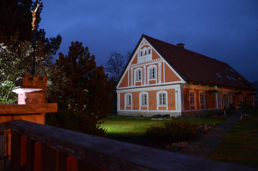 Zahrada ubytování Růžová chalupa u Šimánků