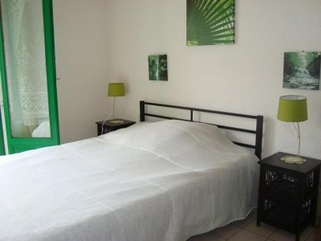 Posteľ alebo postele v izbe v ubytovaní Appartement F2 avec Ascenseur, WIFI et Animaux Acceptés à Amélie-les-Bains - FR-1-703-1
