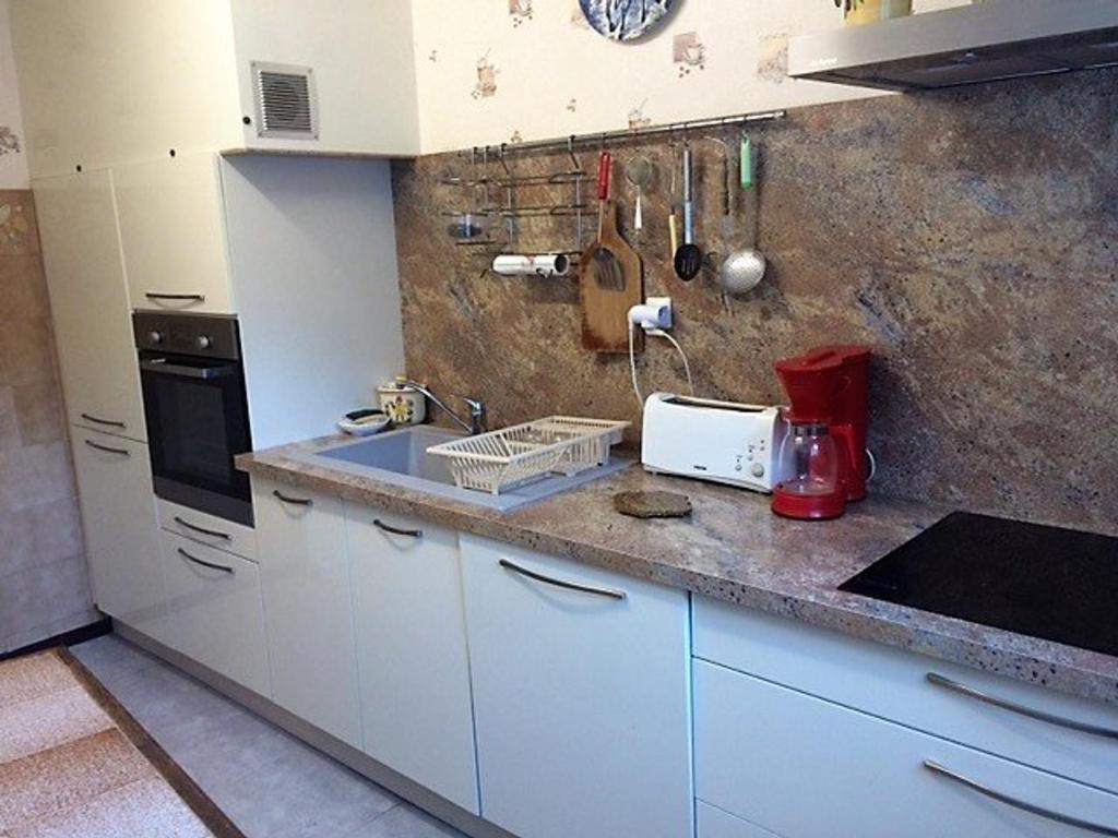 Kuchyňa alebo kuchynka v ubytovaní Appartement F3 rénové, 2 à 6 pers, clim, wifi, garage fermé, animaux OK, Amélie-les-Bains - FR-1-703-31