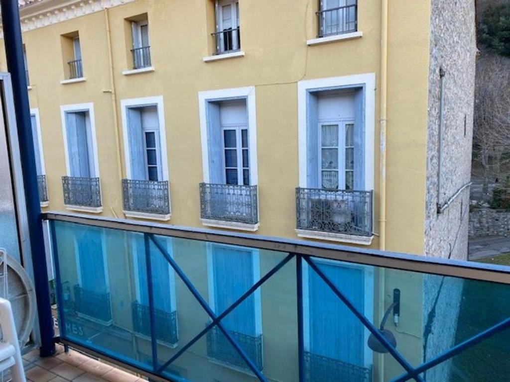 Bazén v ubytovaní Studio cosy avec parking à 50m des Thermes, 2 couchages - Amélie-les-Bains - FR-1-703-55 alebo v jeho blízkosti