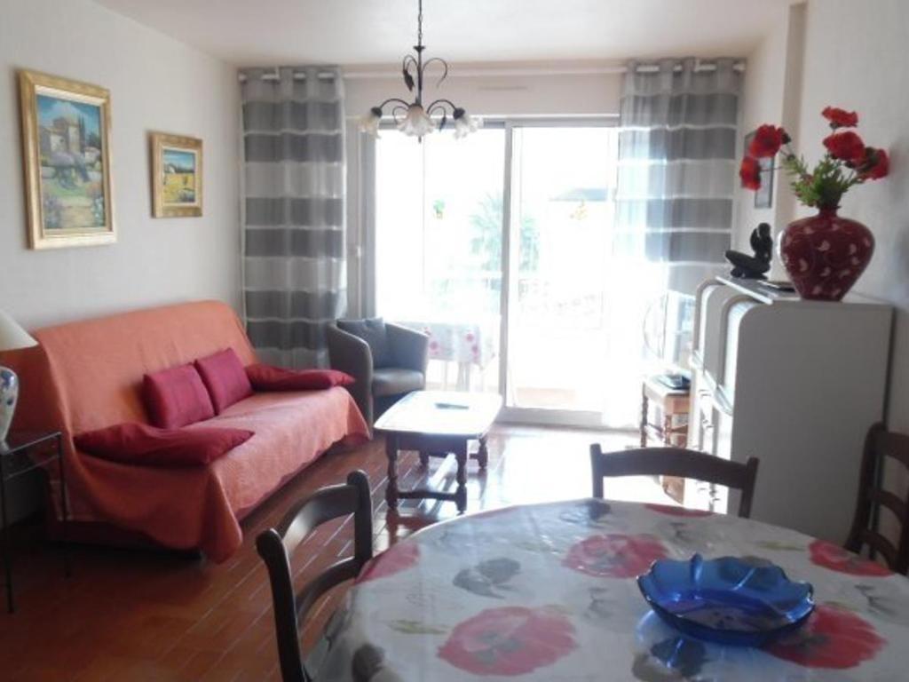 Posedenie v ubytovaní Appartement F2 spacieux avec loggia et garage à 500m des Thermes - 4 couchages, animaux acceptés - FR-1-703-91