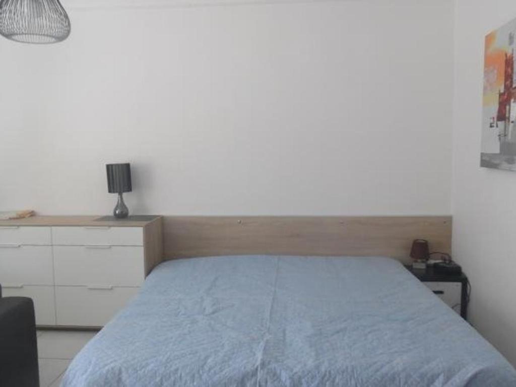Posteľ alebo postele v izbe v ubytovaní Studio 4 couchages avec loggia, WIFI, proche centre et cures - Amélie-les-Bains - FR-1-703-57