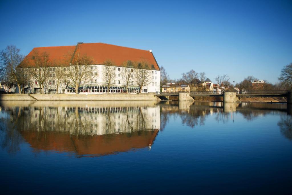 Výhled na řeku, která protéká v blízkosti hotelu
