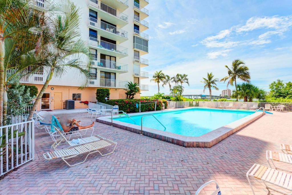 Lovers Key Beach Club PH4, 1 Bedroom, Heated Pool, Sleeps 4, Penthouse - Housity