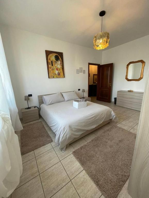 A bed or beds in a room at Villa near Milan & Rho Fiera