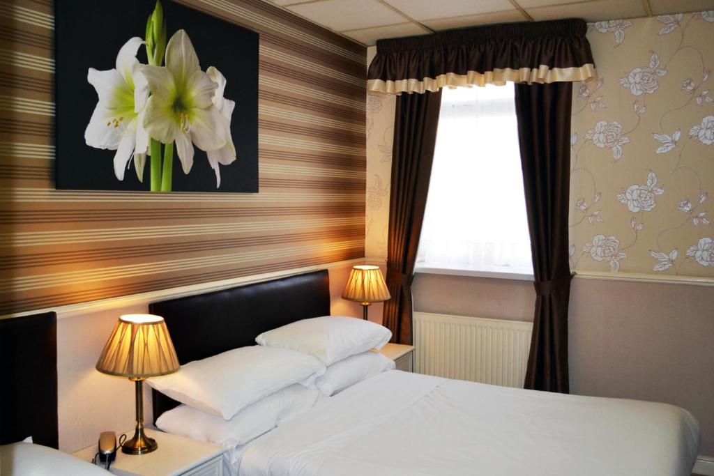 Lyndene Hotel - Resim 7