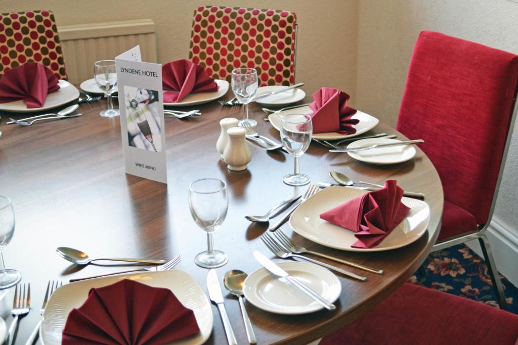 Lyndene Hotel - Resim 13