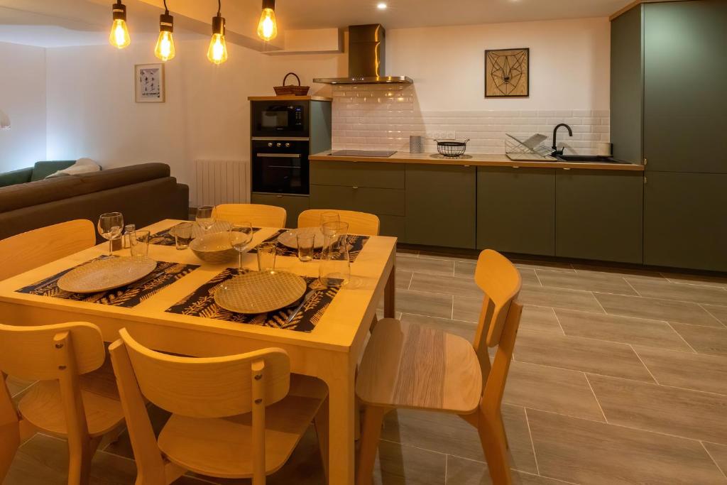 Kuchyňa alebo kuchynka v ubytovaní Les appartements de Clélia