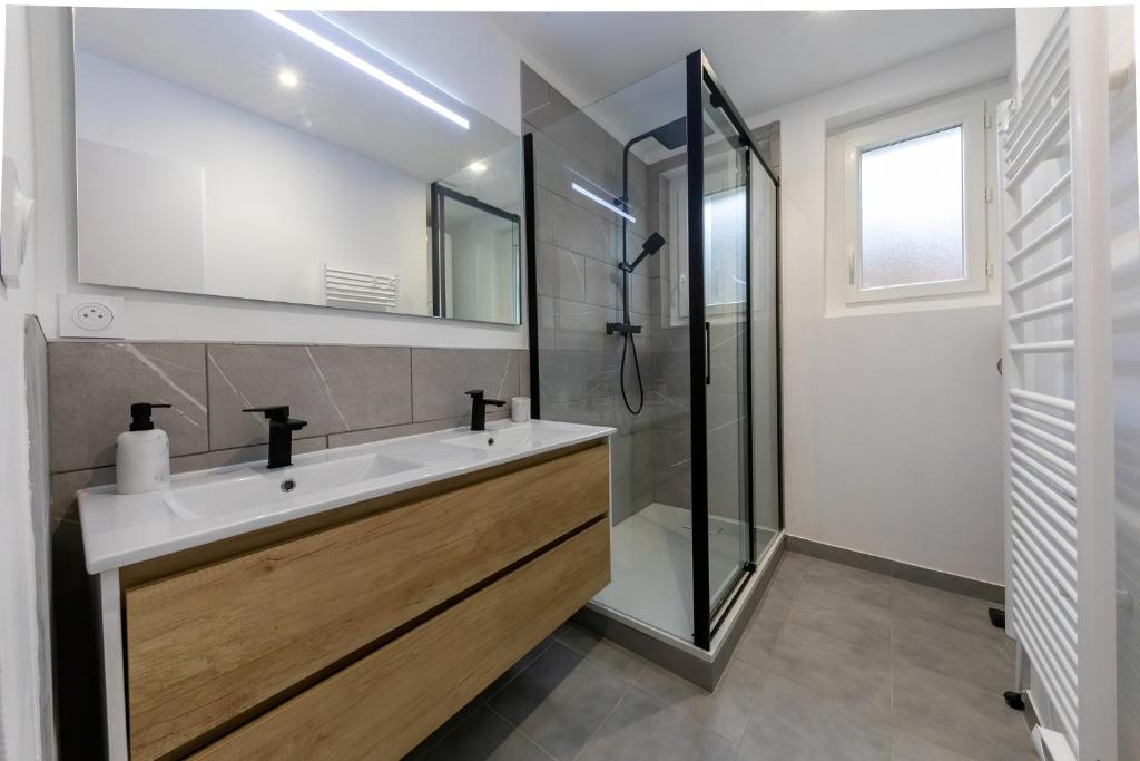 Kúpeľňa v ubytovaní Les appartements de Clélia