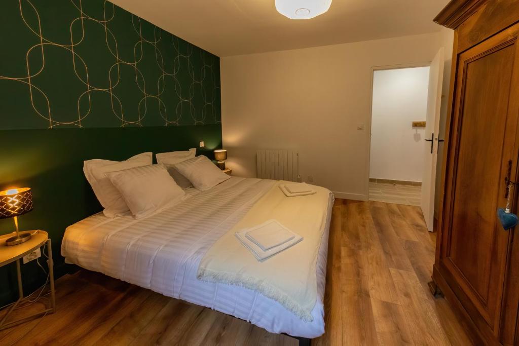 Posteľ alebo postele v izbe v ubytovaní Les appartements de Clélia