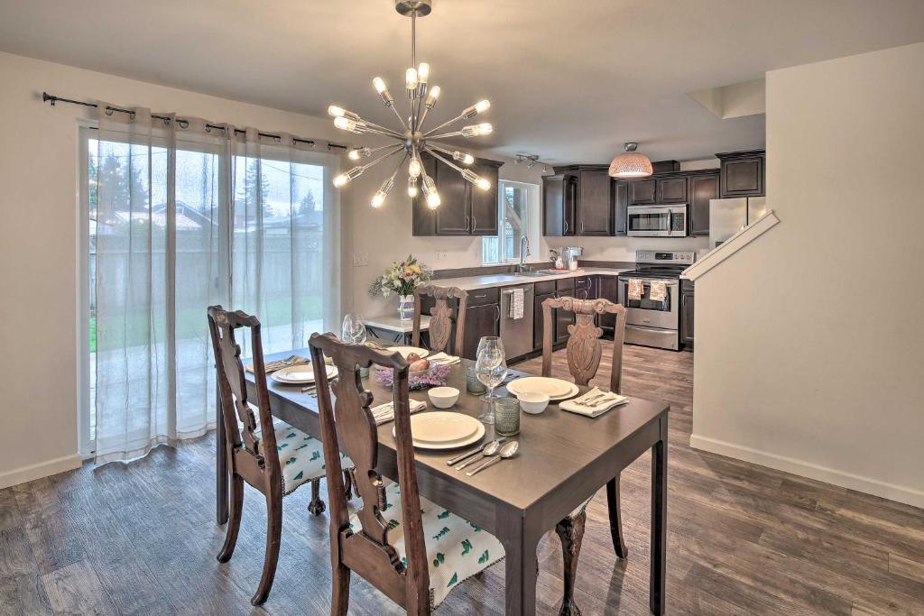 Enumclaw Home 60 Mi to Mount Rainier!, Enumclaw aktualne ceny na