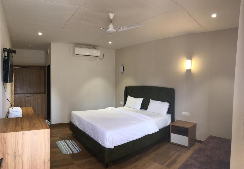 VITS Daman Devka Beach - 小屋室