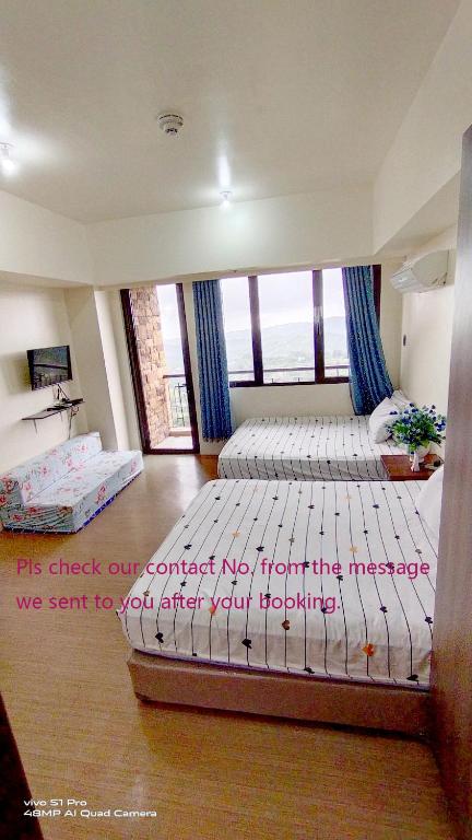 Postel nebo postele na pokoji v ubytování Splendido Tagagtay Taal Lake Staycation Free Parking Netflix No Free Pool