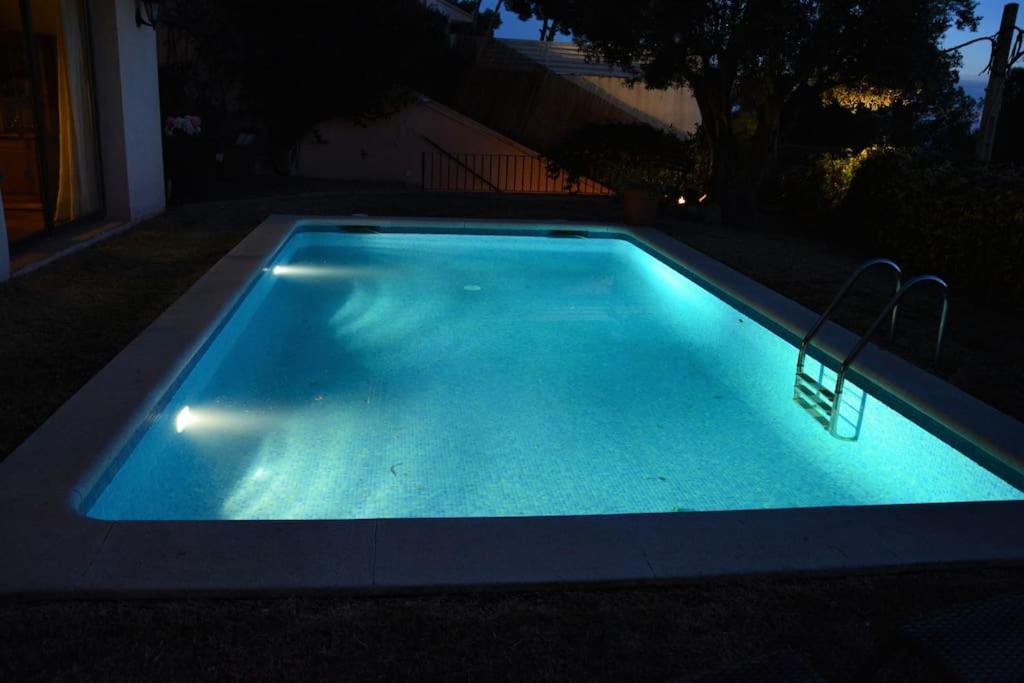 The swimming pool at or close to Villa Sitges Julia Vista Espectacular 2 k m s de la Playa Comoda & Area Tranquila Amplitud interior y plana