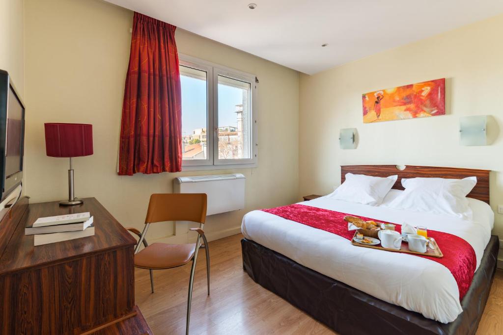 Postel nebo postele na pokoji v ubytování Hôtel Icare
