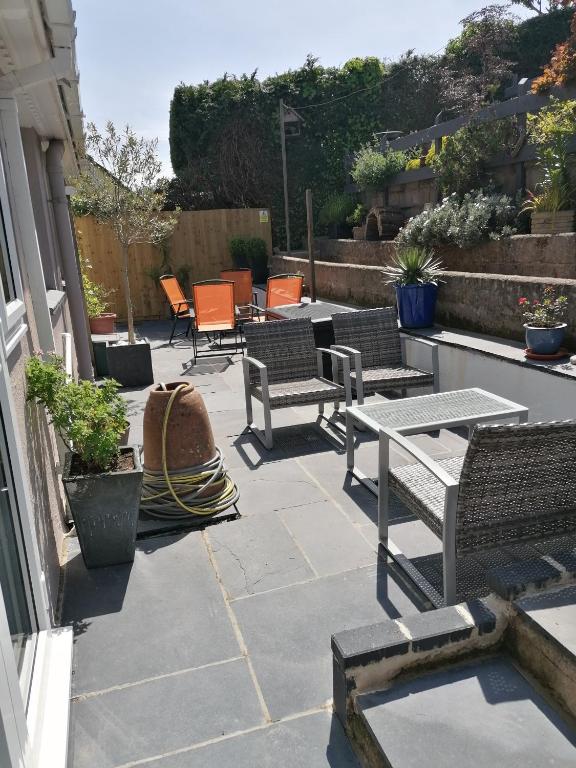 Patio nebo venkovní prostory v ubytování Port Side Brixham - Ideal seaside getaway - parking - wood-burner - dog friendly