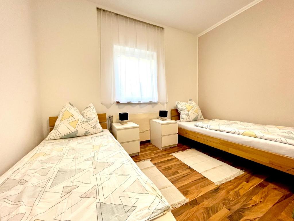Postel nebo postele na pokoji v ubytování SmartRooms24