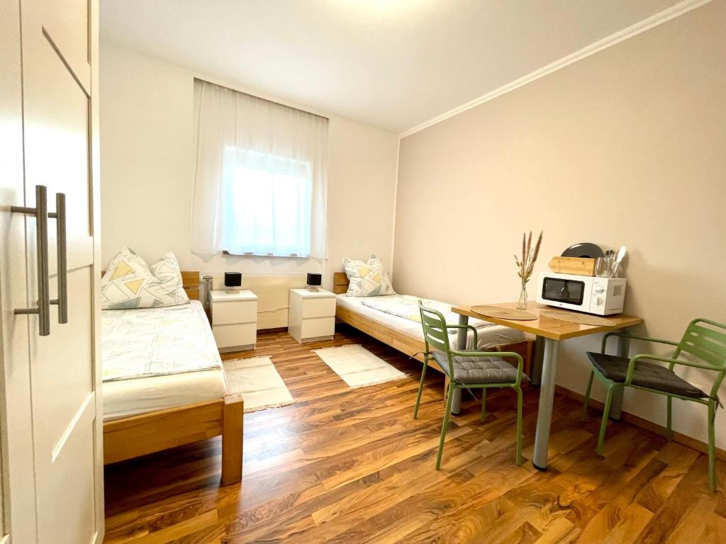 Postel nebo postele na pokoji v ubytování SmartRooms24