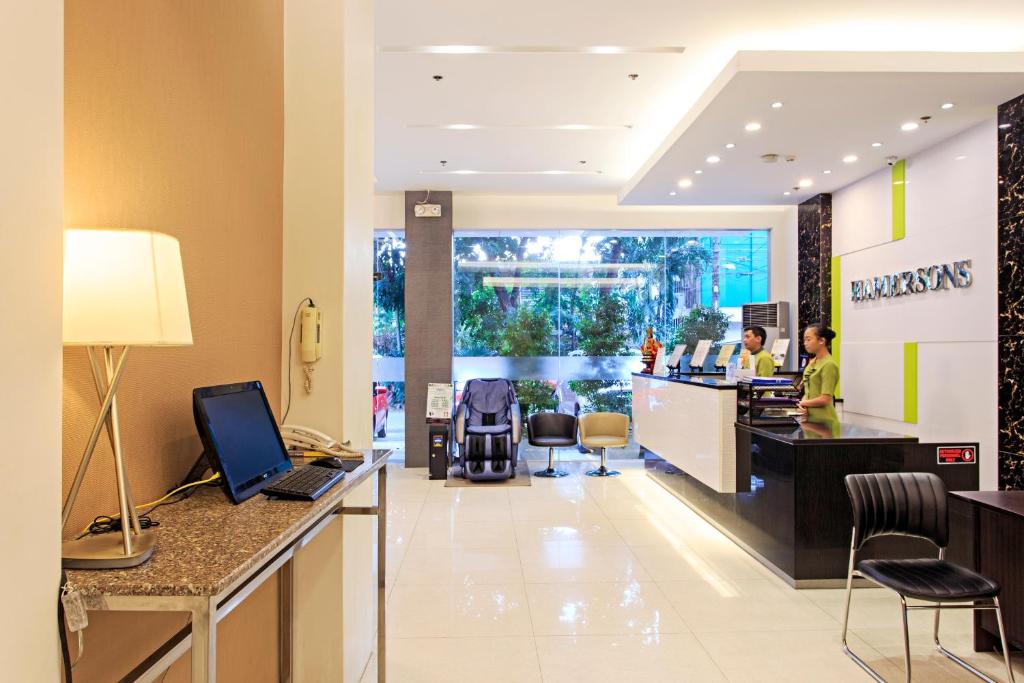 TV a/nebo společenská místnost v ubytování Hamersons Hotel Cebu
