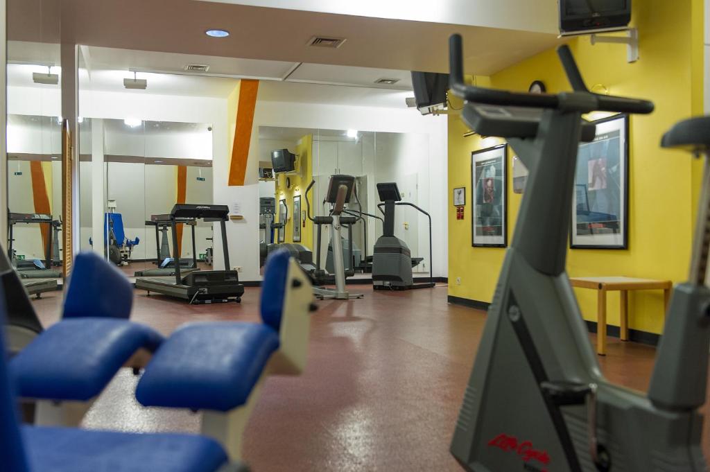 Fitness centrum a/nebo fitness zařízení v ubytování Roomingtons Kaiserhof Landshut