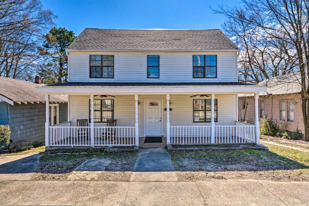 Benton Vacation Rental with Deck and Fire Pit!, Benton Updated 2024 Prices