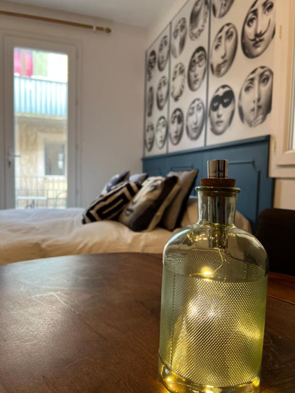 Posezení v ubytování Le Bonheur -studio terrasse centre-ville -