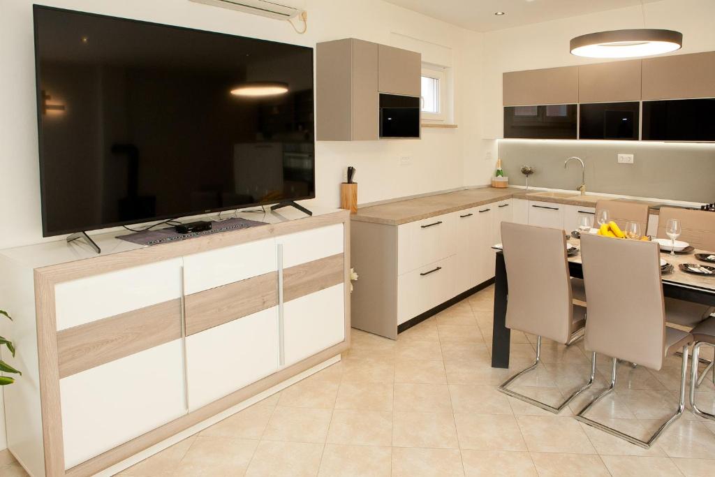 Kuchnia lub aneks kuchenny w obiekcie Apartment Nikoleto