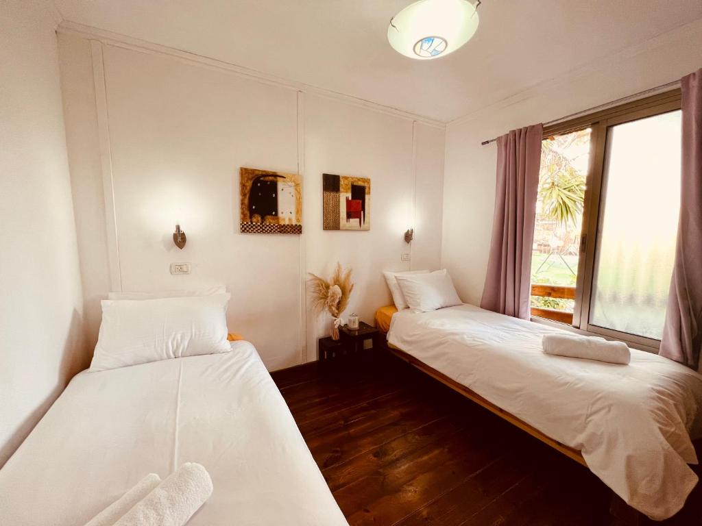 Postel nebo postele na pokoji v ubytování איתן בקתות עץ Eitan Wood Cabins Resort