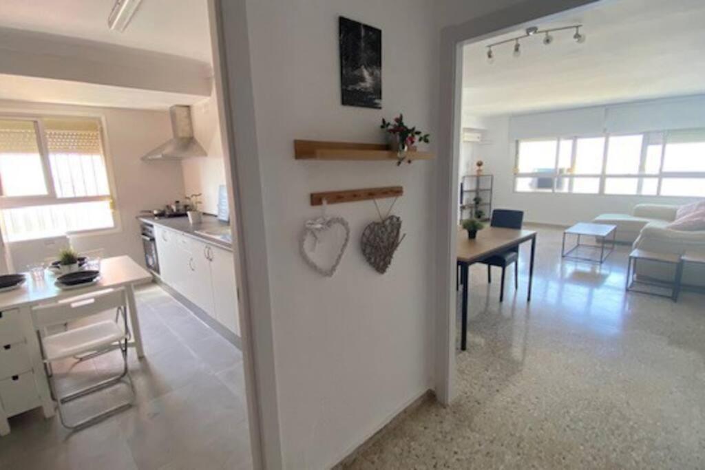 a kitchen and living room with a table and a dining room at Precioso apartamento moderno in Málaga