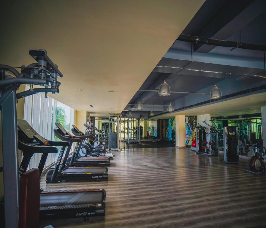 Fitness centrum a/nebo fitness zařízení v ubytování Barsana Hotel & Resort Siliguri