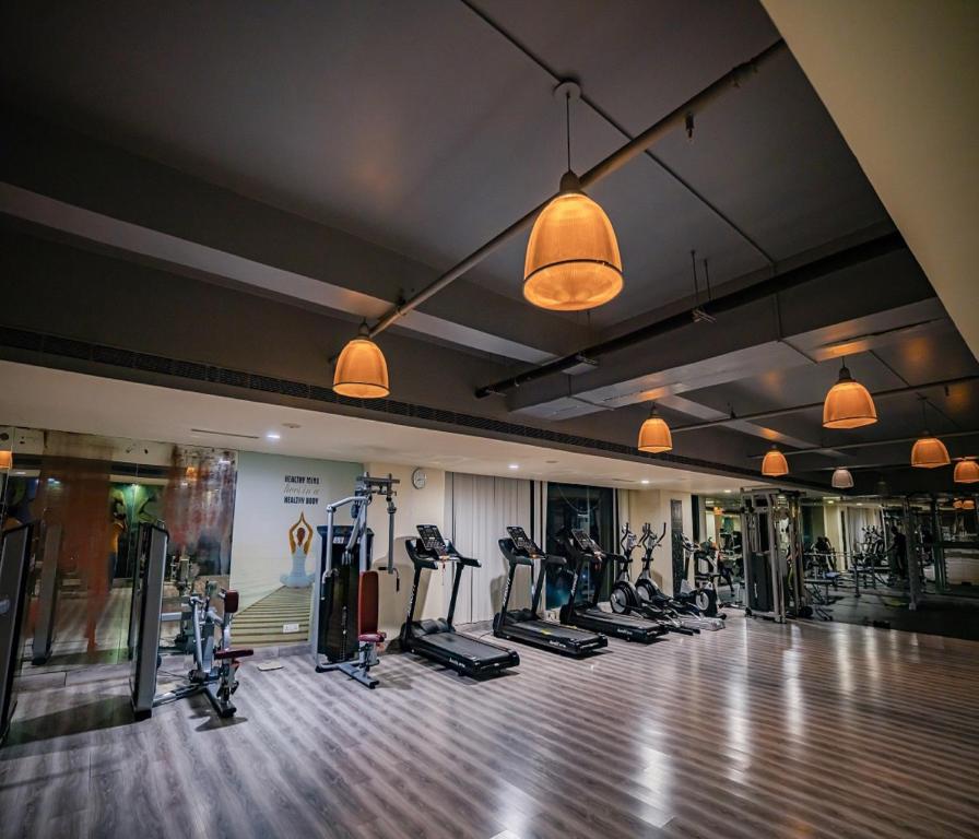 Fitness centrum a/nebo fitness zařízení v ubytování Barsana Hotel & Resort Siliguri