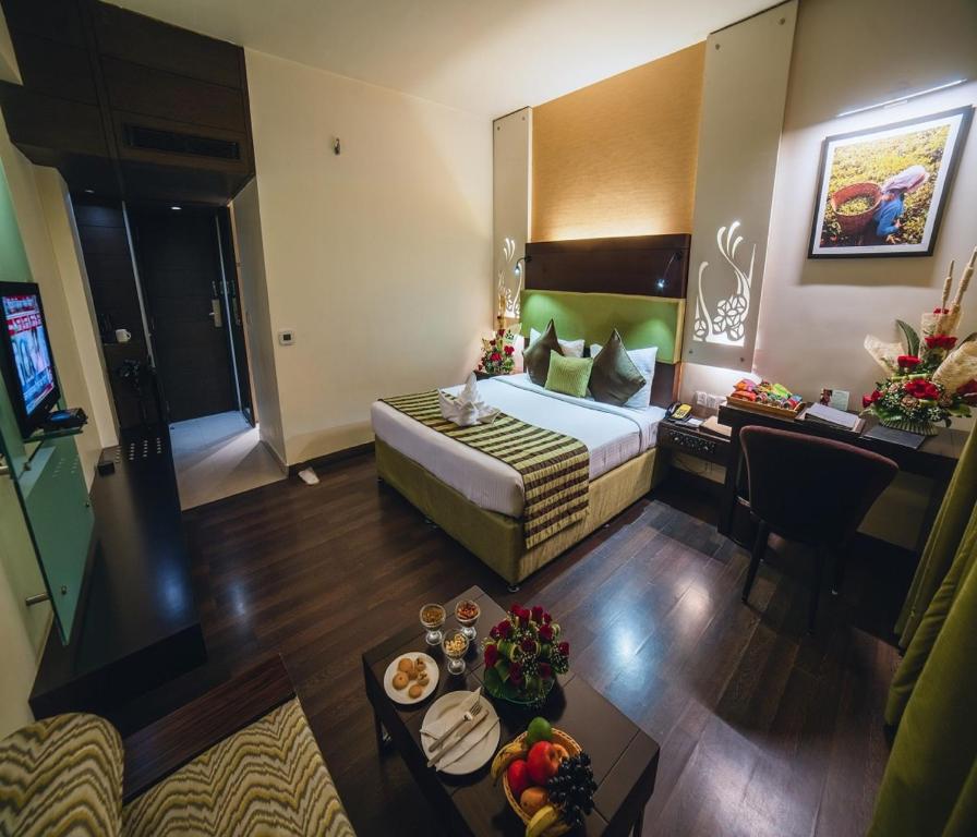 Postel nebo postele na pokoji v ubytování Barsana Hotel & Resort Siliguri