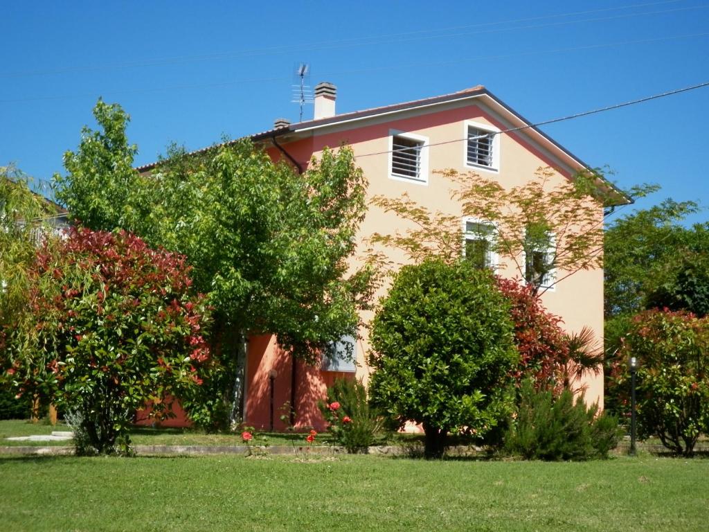 A garden outside Villa Jolanda
