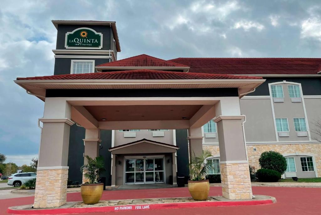 La Quinta Inn and Suites Waxahachie