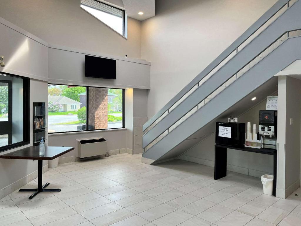 Econo Lodge Airport Quebec - Resim 10