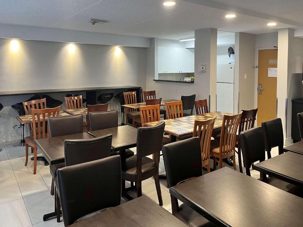 Econo Lodge Airport Quebec - Resim 38