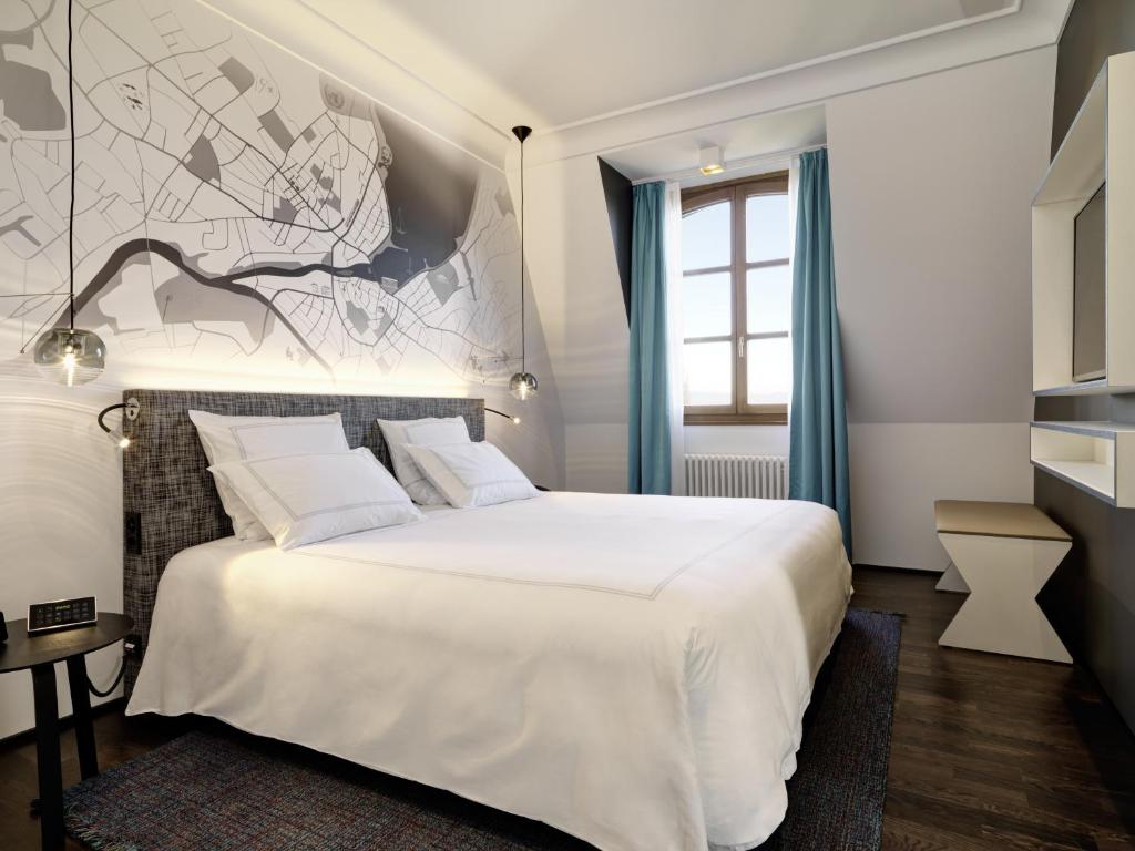 Rúm í herbergi á Hôtel Métropole Genève