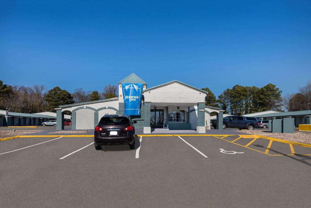 a car parked in a parking lot in front of a building at Rodeway Inn Charlotte Airport Area in Charlotte