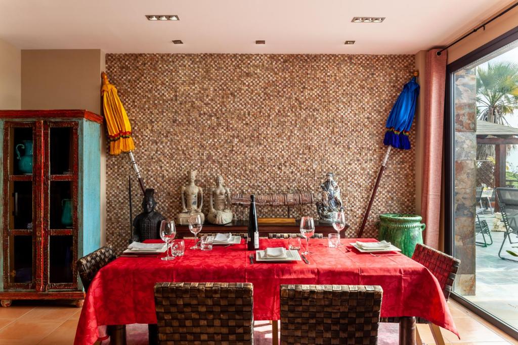 Fotografie z fotogalerie ubytování CHALET CON PISCINA PRIVADA EN MAZAGÓN v destinaci Mazagón