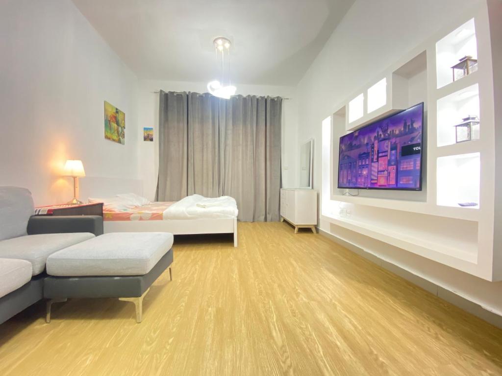 Upgraded Huge Studio, Dubai (updated prices 2024)