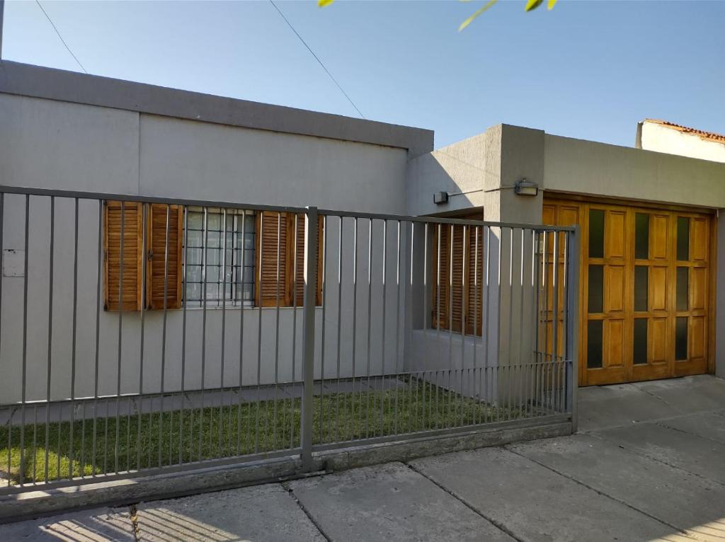 Το κτήριο όπου στεγάζεται  η παραθεριστική κατοικία