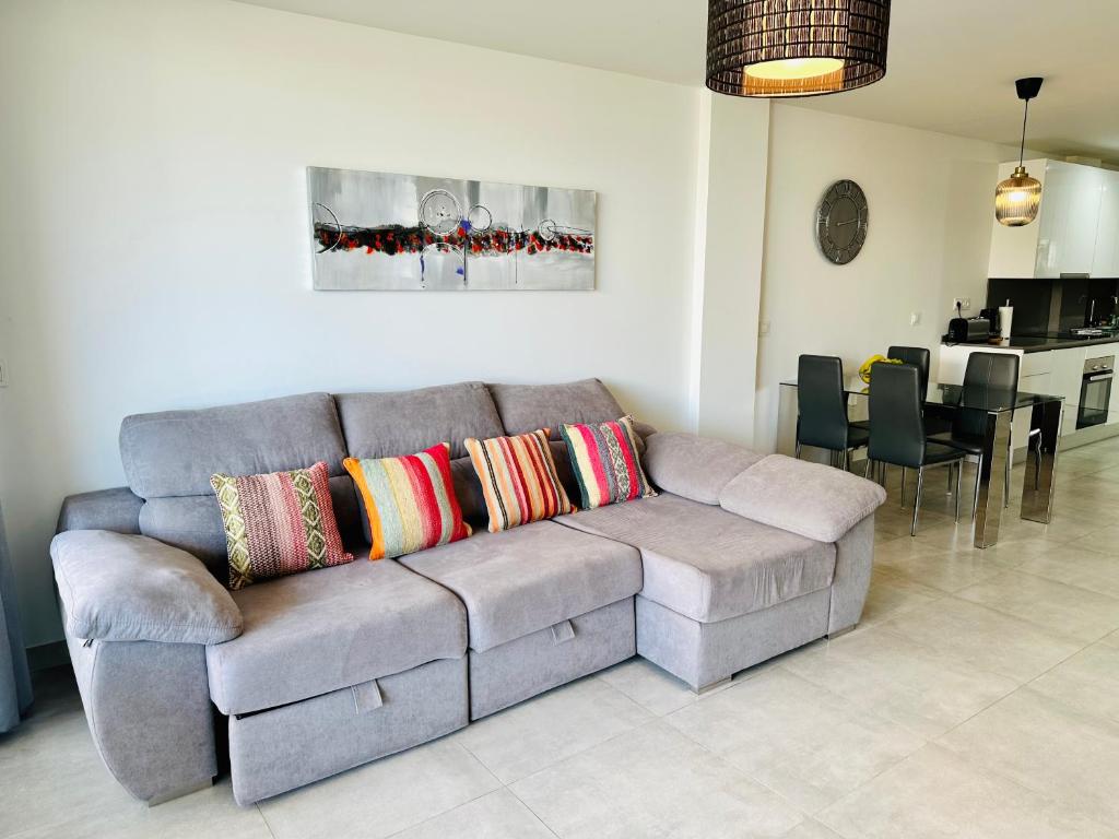 Posedenie v ubytovaní 2-bedroom-apartment with a terrace, pool, gym