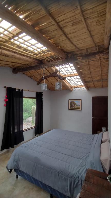 Postel nebo postele na pokoji v ubytování Dormir con llamas