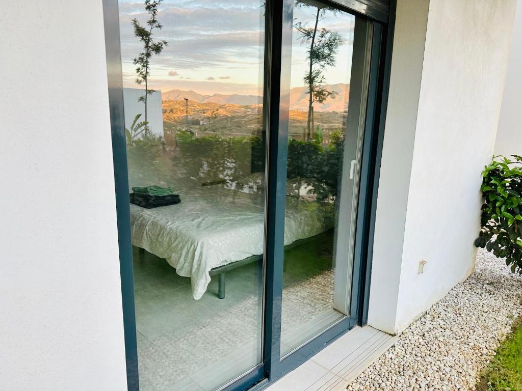 Balkón alebo terasa v ubytovaní 2-bedroom-apartment with a terrace, pool, gym