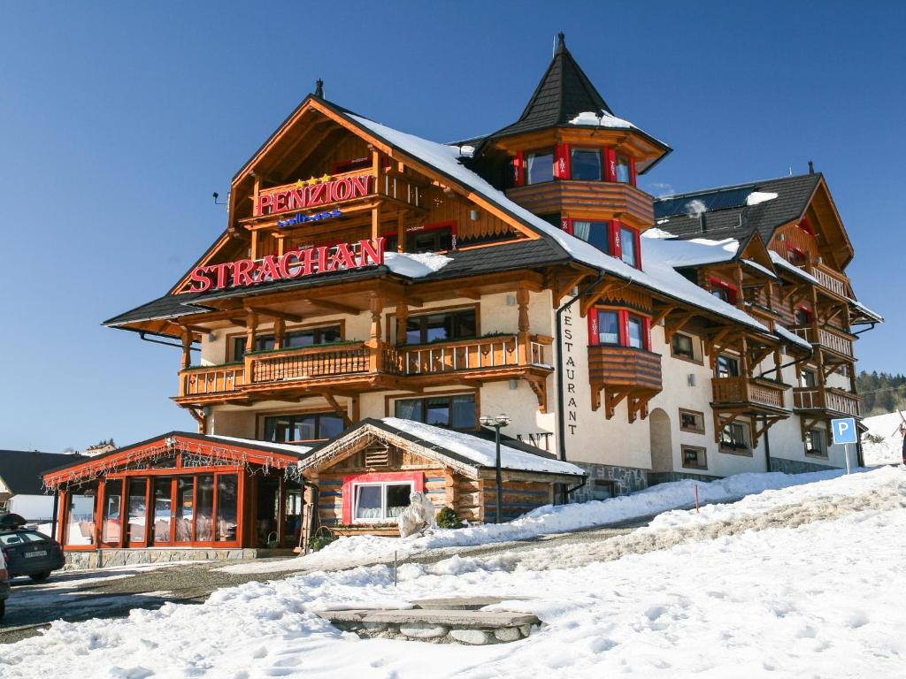 Budova, kde se Penzión Strachan nachází