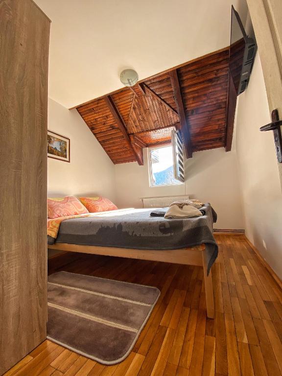 Postel nebo postele na pokoji v ubytování Kuca za odmor ,,Balkan”