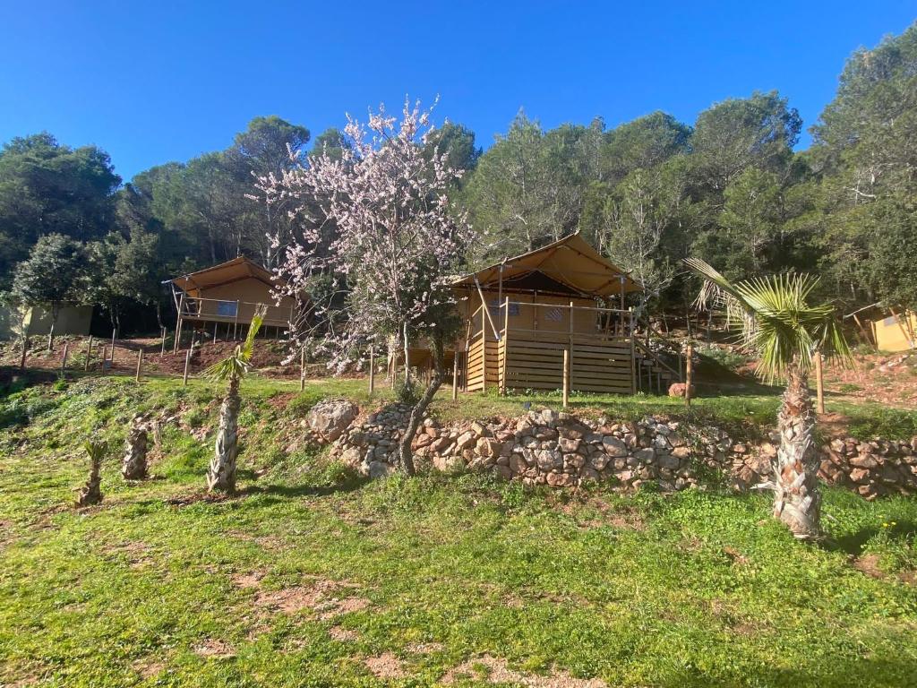 Zahrada ubytování Glamping VALL de CODÓ
