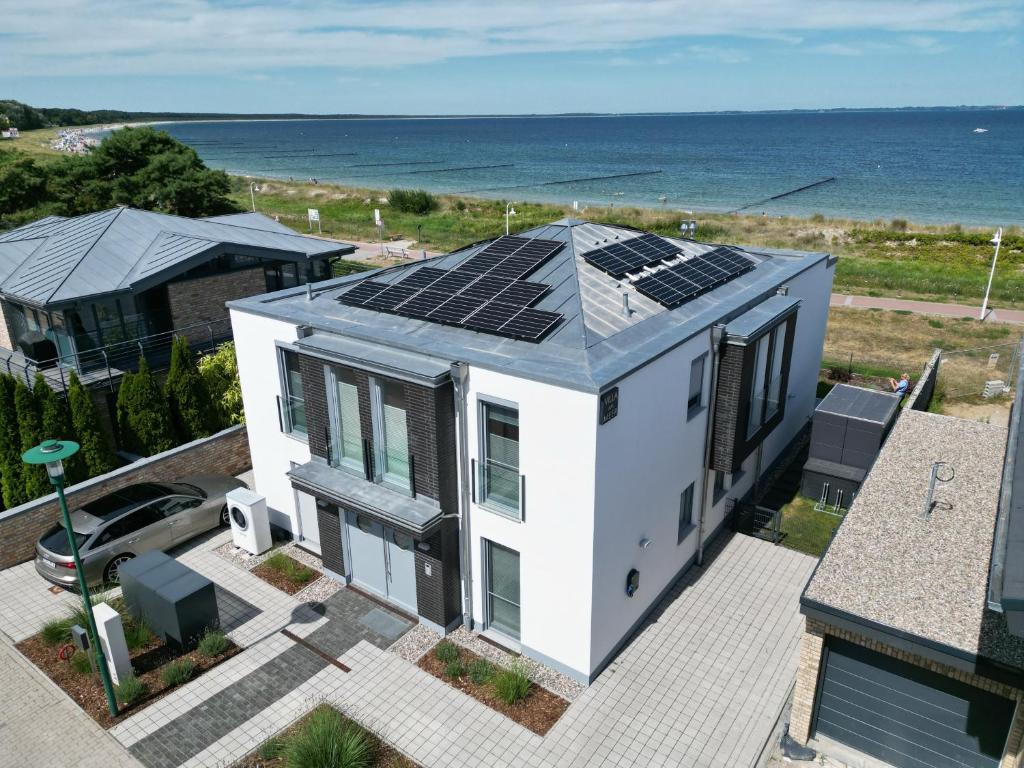 a house with solar panels on the roof at Villa Am Meer Glowe Apartment EG in Glowe