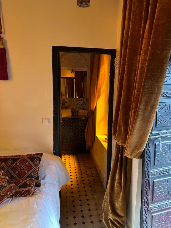 Postel nebo postele na pokoji v ubytování Riad Hugo