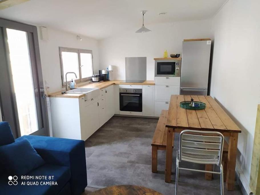 Kuchyň nebo kuchyňský kout v ubytování Maison de bourg à 5 minutes de Soulac Sur Mer